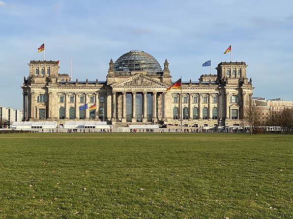 Reichstag: DEM DEUTSCHEN VOLKE